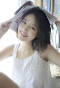 开会时老板叫我躲在桌子底下 和他一起玩暧昧