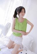 女同桌说家里没人带我回家让我陪她一起写作业
