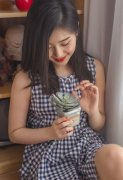 老公经常在我做饭的时候抱我 我感觉到老公很爱我