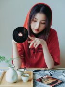 同学叫我去他家然后把门锁了我该怎么办