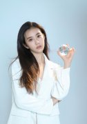 同桌把我叫他家写作业,结果他用他的买的游戏机叫我陪他玩