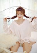 每次喜欢在后面抓着我的头发什么意思